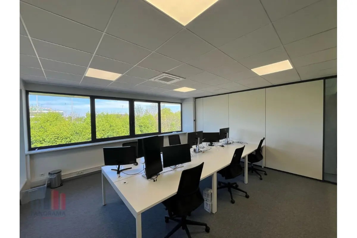 Handelszaak te  huur in Sint-Denijs-Westrem 9051 3814.00€  slaapkamers 339.00m² - Zoekertje 757345