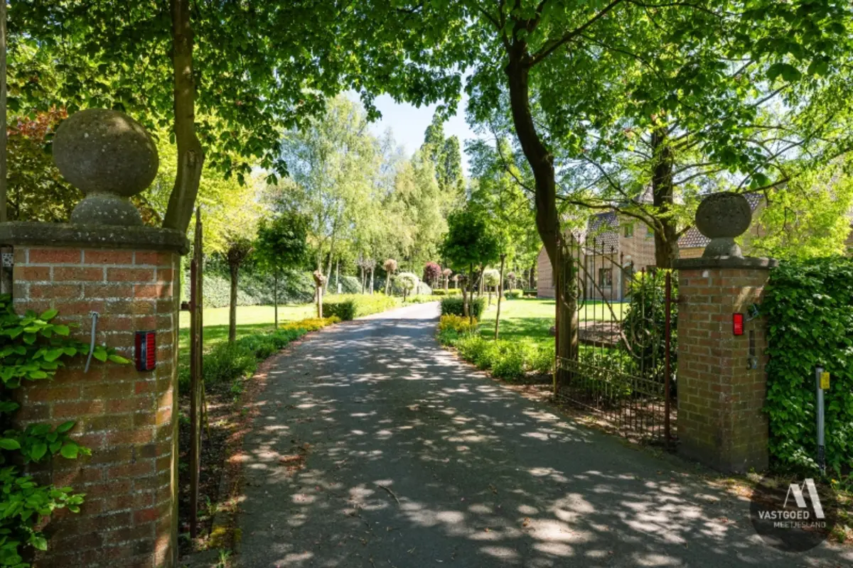 Villa te  koop in Aalter 9880 895000.00€ 4 slaapkamers 460.00m² - Zoekertje 760958