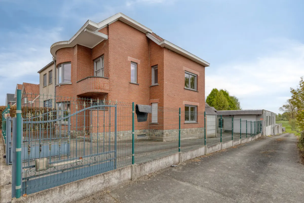 Mixgebouw te  koop in Geraardsbergen 9500 368000.00€ 4 slaapkamers 230.00m² - Zoekertje 760275