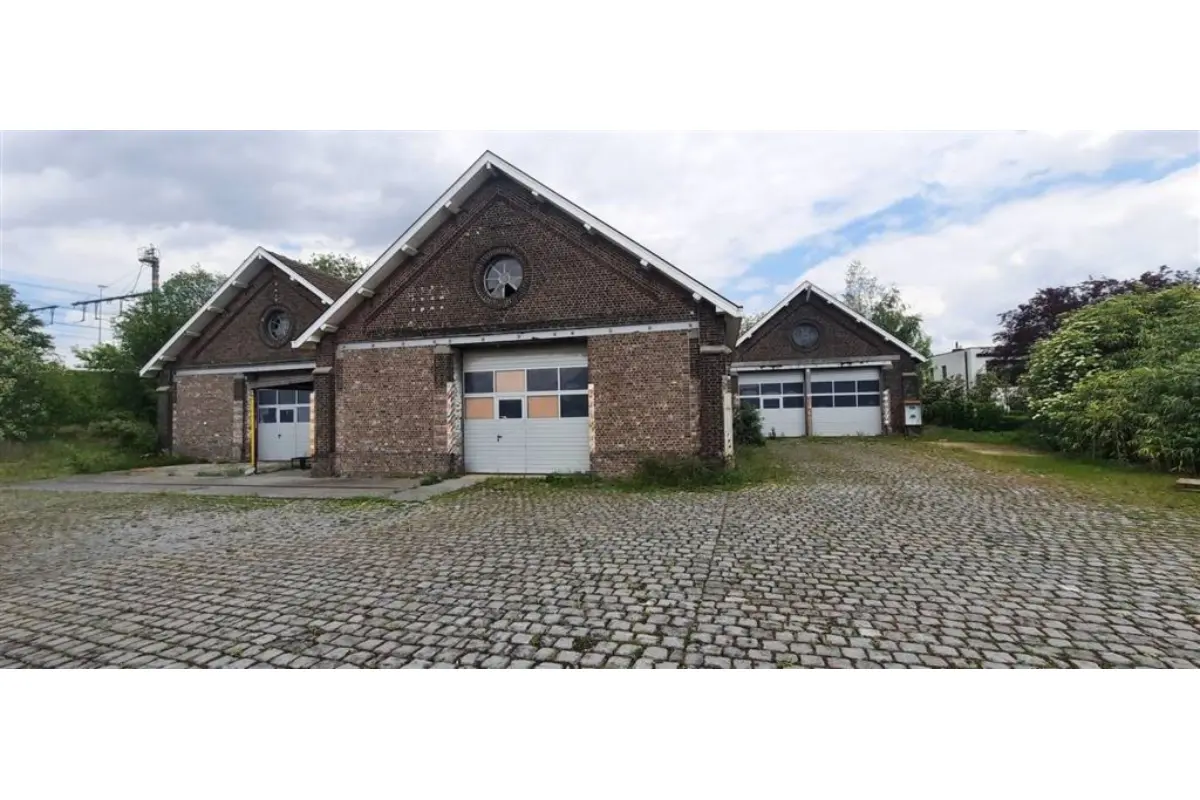 Handelszaak te  huur in Oudenaarde 9700 1680.00€  slaapkamers 1680.00m² - Zoekertje 761122