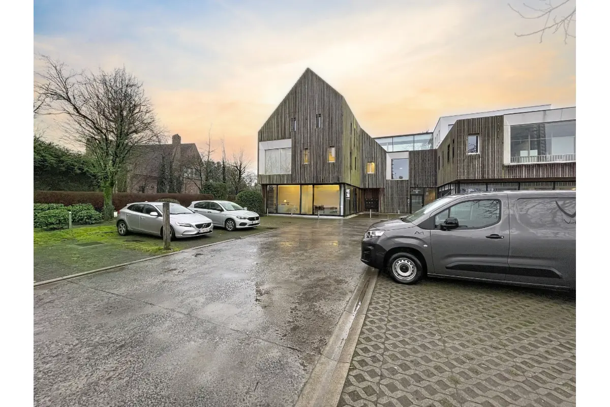 Handelszaak te  huur in Sint-Denijs-Westrem 9051 2950.00€  slaapkamers 122.00m² - Zoekertje 762629