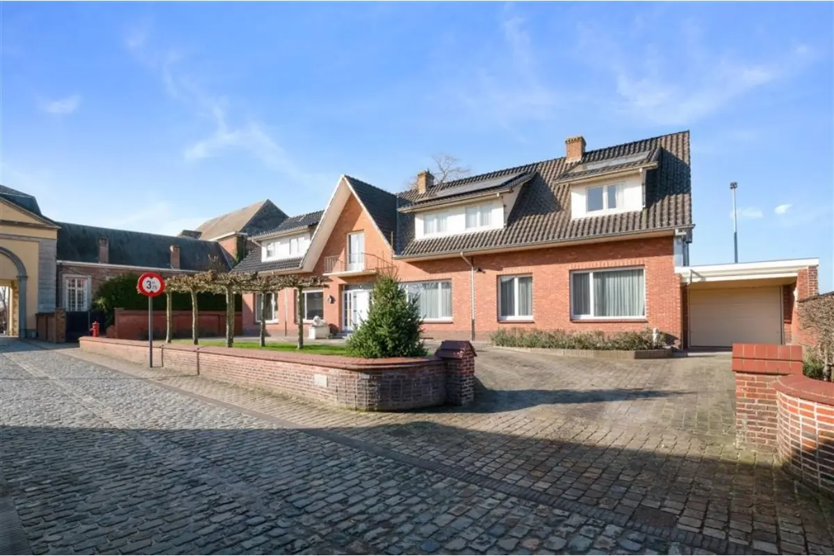 Huis te  koop in Sint-Martens-Lierde 9572 485000.00€ 5 slaapkamers 382.00m² - Zoekertje 764450