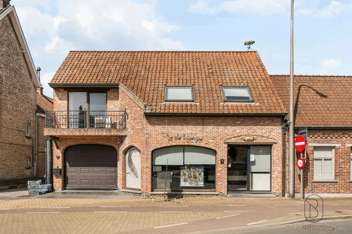 Handelszaak te  koop in Berchem 9690 495000.00€  slaapkamers 131.00m² - Zoekertje 764402