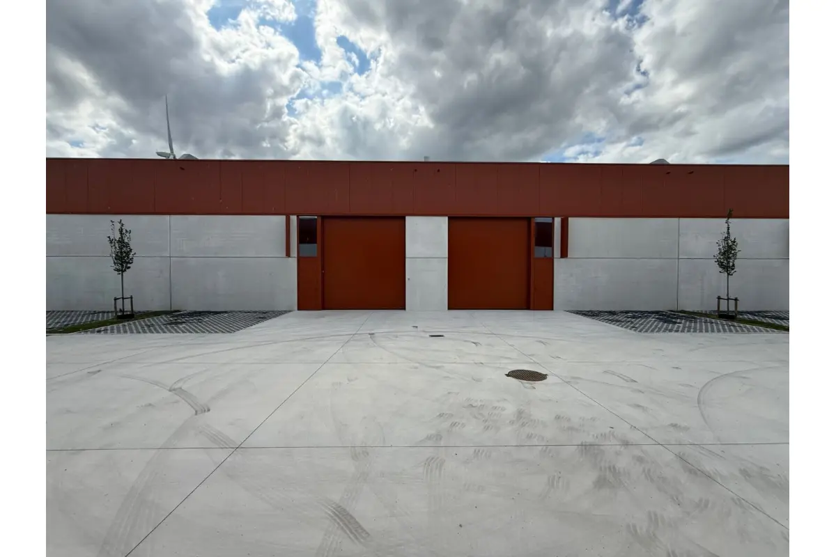 Handelszaak te  huur in Evergem 9940 1150.00€  slaapkamers 225.00m² - Zoekertje 766292