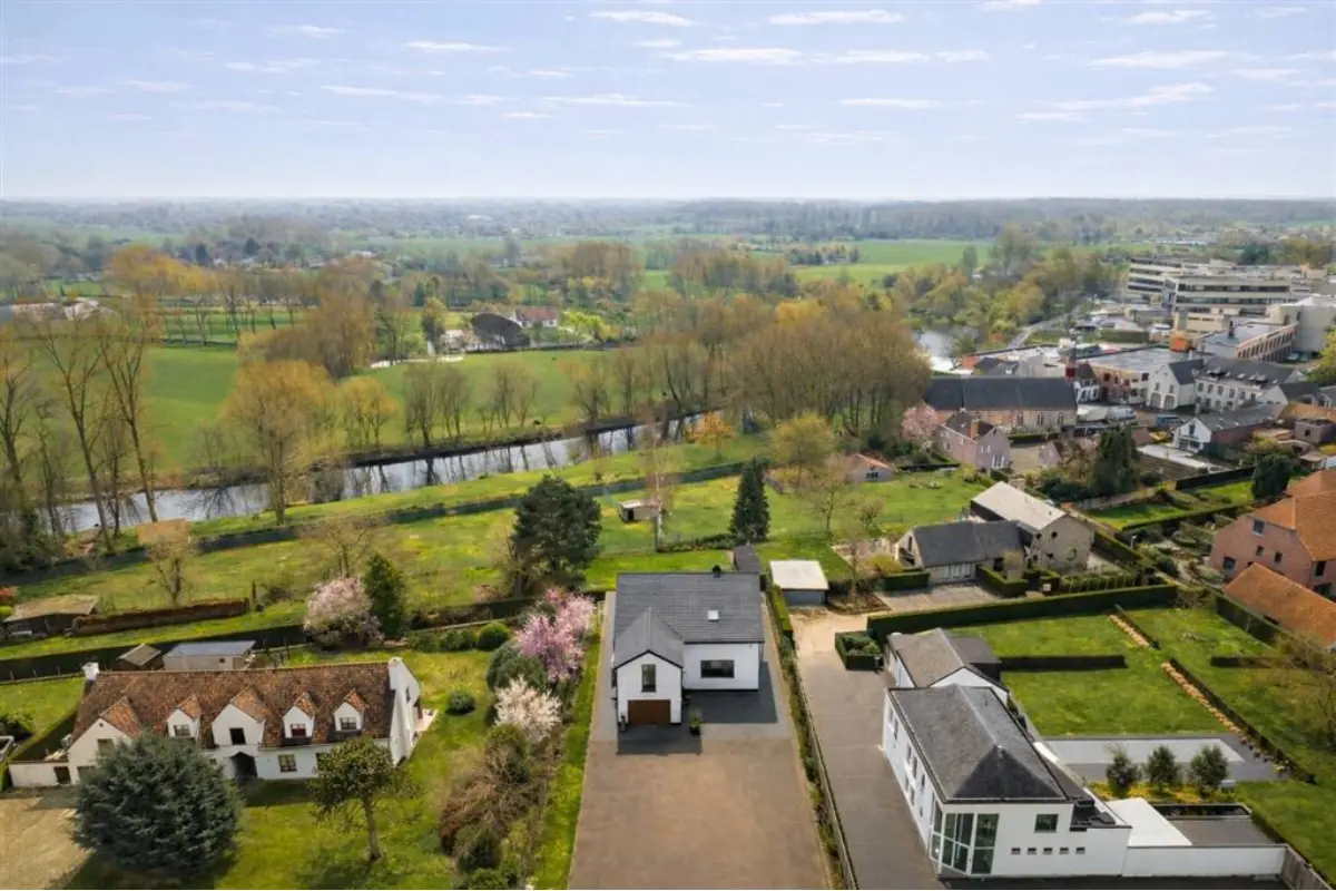 Huis te  koop in Bachte-Maria-Leerne 9800 849000.00€ 5 slaapkamers 280.00m² - Zoekertje 770070