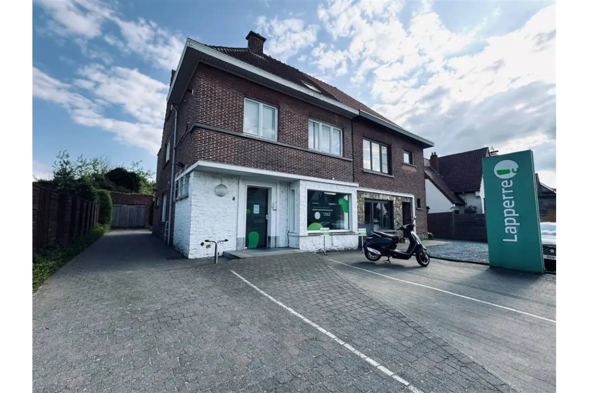 Handelszaak te  huur in Sint-Niklaas 9100 1350.00€  slaapkamers m² - Zoekertje 770425