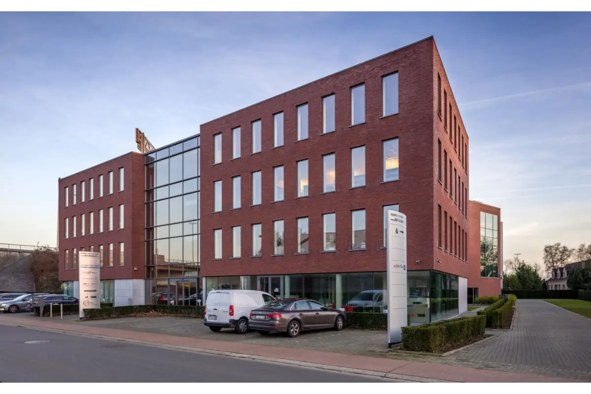 Handelszaak te  huur in Zele 9240 3250.00€  slaapkamers 375.00m² - Zoekertje 772464