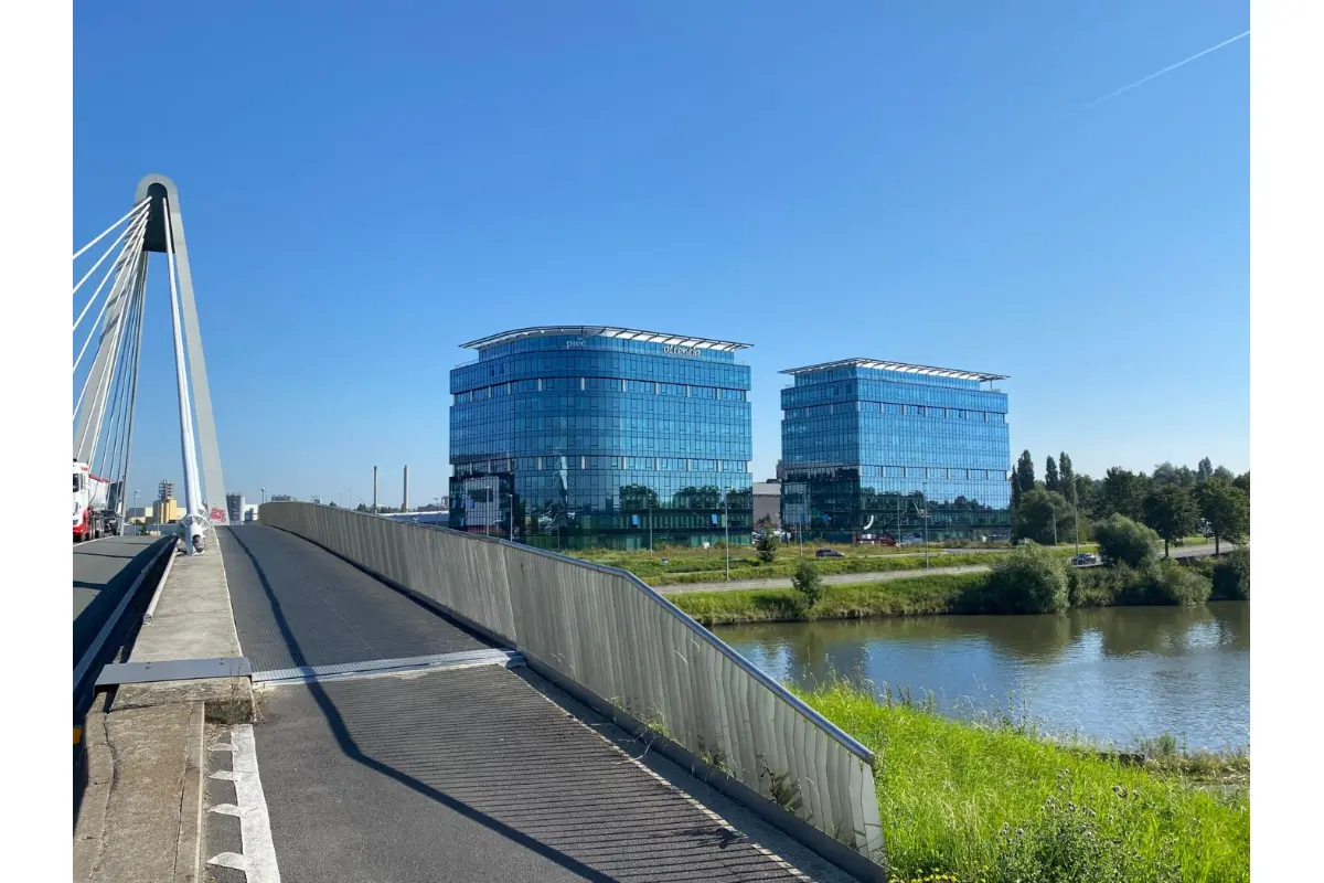 Handelszaak te  huur in Gent 9000 5396.00€  slaapkamers 370.00m² - Zoekertje 772465