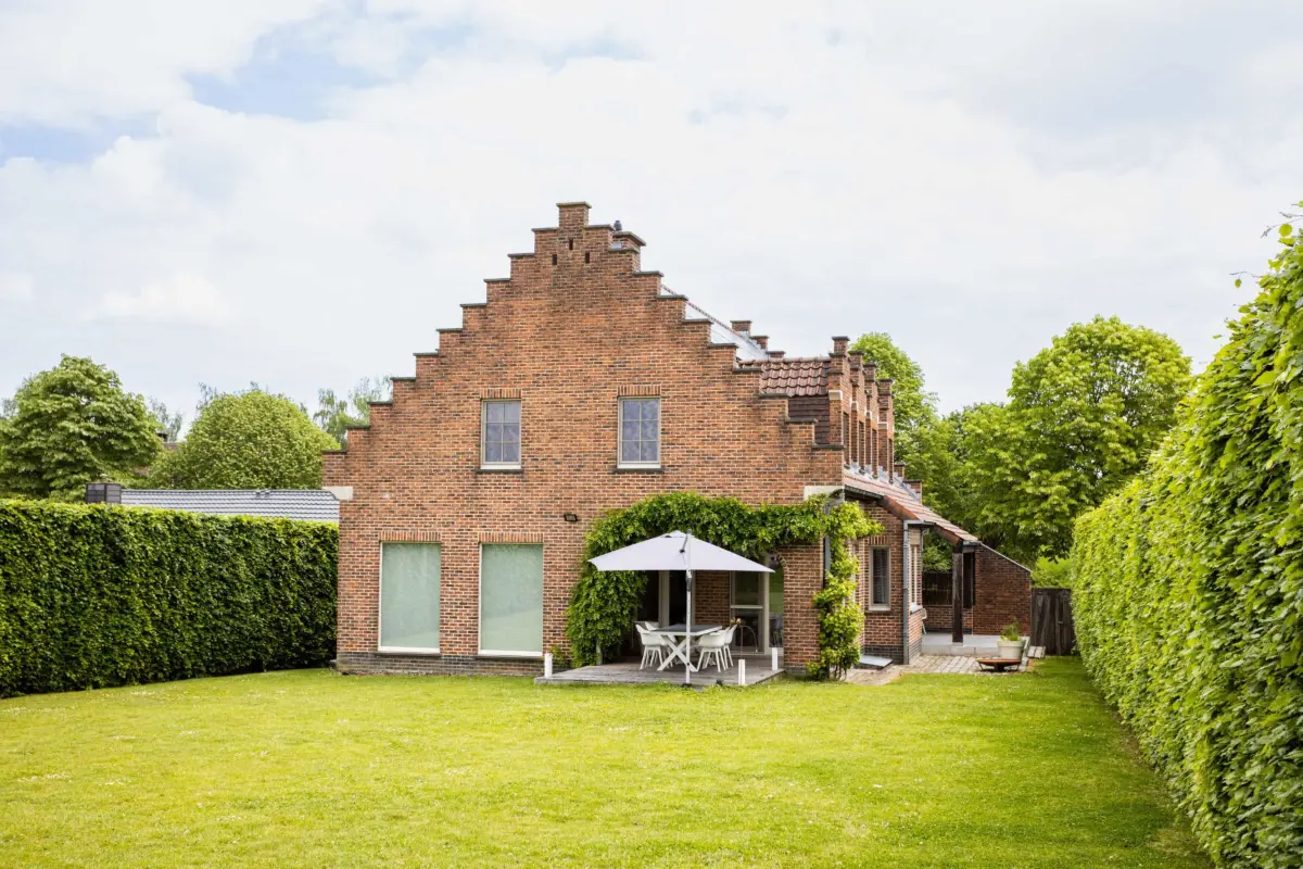 Huis te  koop in Denderleeuw 9470 880000.00€ 6 slaapkamers 342.00m² - Zoekertje 771667