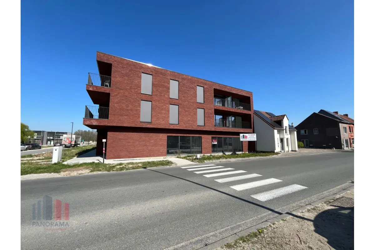 Handelszaak te  koop in Drongen 9031 378618.00€  slaapkamers 139.00m² - Zoekertje 772459