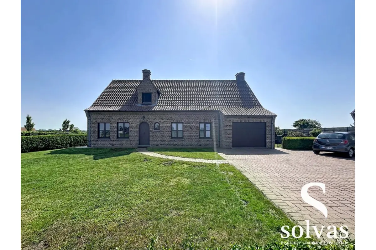 Huis te  huur in Aalter 9880 895.00€ 4 slaapkamers 250.00m² - Zoekertje 772080