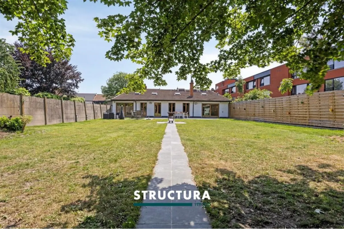 Mixgebouw te  koop in Lebbeke 9280 635000.00€ 5 slaapkamers 327.00m² - Zoekertje 772912