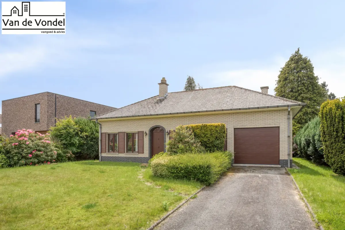 Bungalow te  koop in Baardegem 9310 435000.00€ 2 slaapkamers 180.00m² - Zoekertje 773403