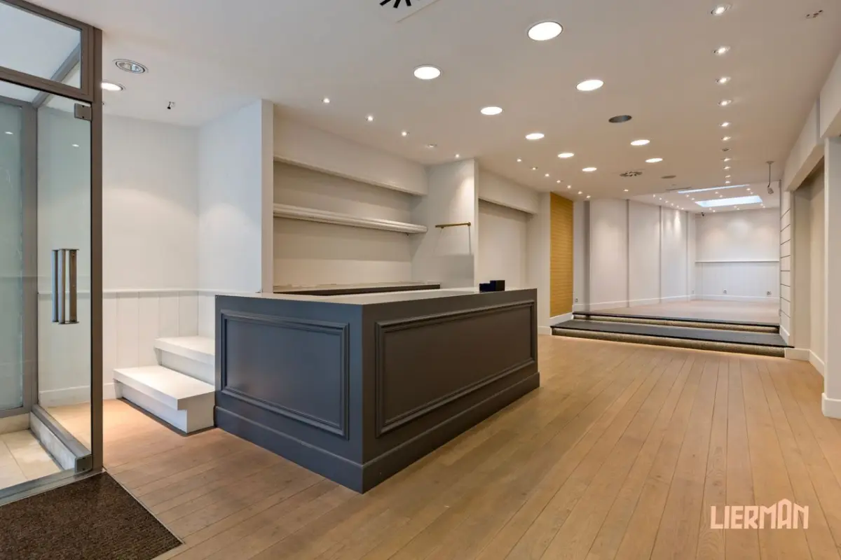 Handelszaak te  koop in Aalst 9300 298000.00€  slaapkamers m² - Zoekertje 772669