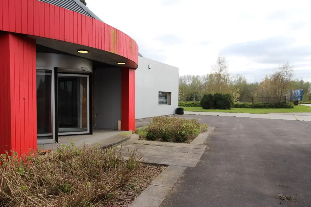 Handelszaak te  koop in Eeklo 9900 1695000.00€  slaapkamers m² - Zoekertje 773862