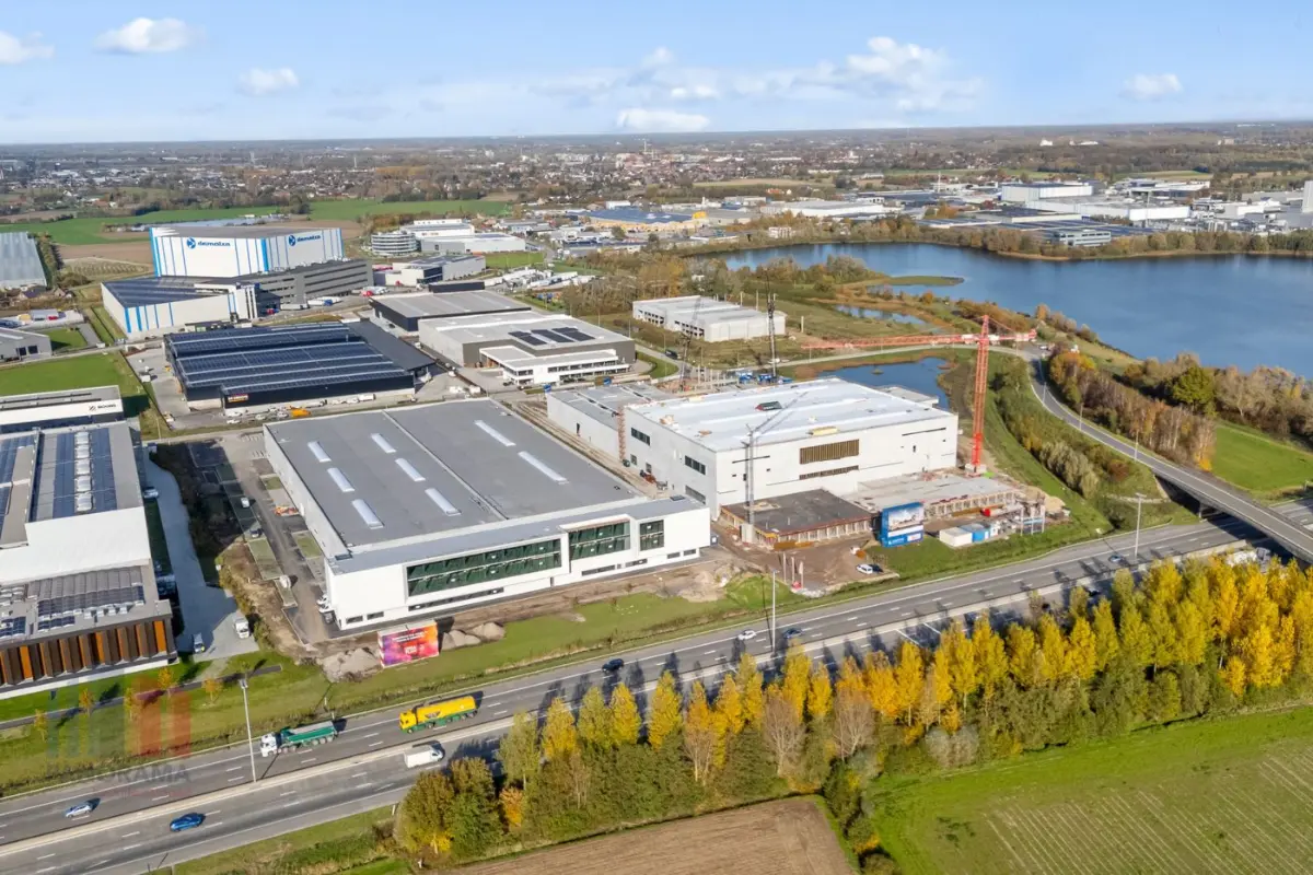 Handelszaak te  huur in Deinze 9800 14883.00€  slaapkamers 998.00m² - Zoekertje 775179