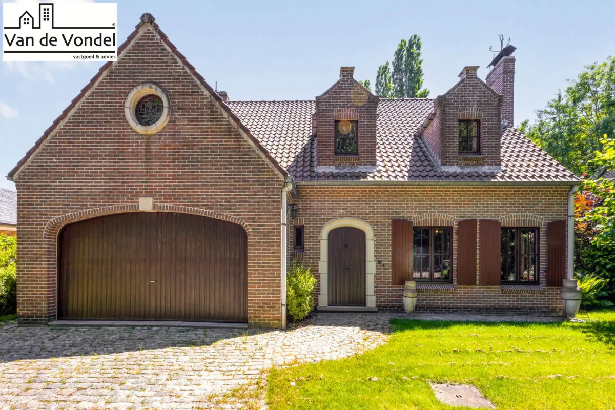 Villa te  koop in Gijzegem 9308 639000.00€ 3 slaapkamers 240.00m² - Zoekertje 774609