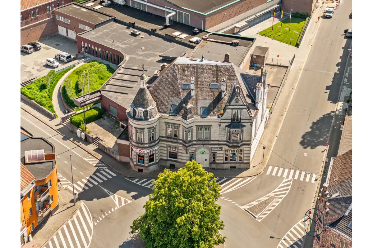 Handelszaak te  koop in Ronse 9600 450000.00€  slaapkamers 890.00m² - Zoekertje 775759