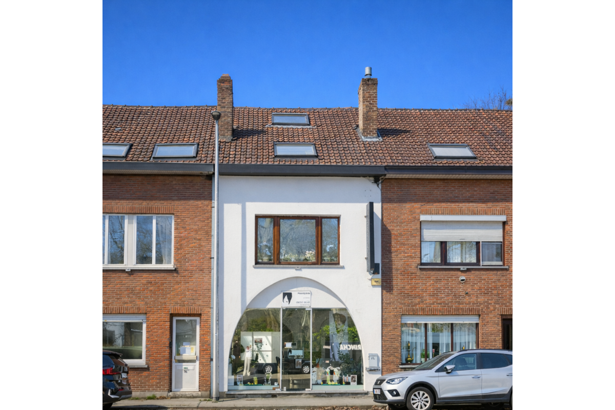 Mixgebouw te  koop in Sint-Denijs-Westrem 9051 398500.00€ 2 slaapkamers 176.00m² - Zoekertje 775447