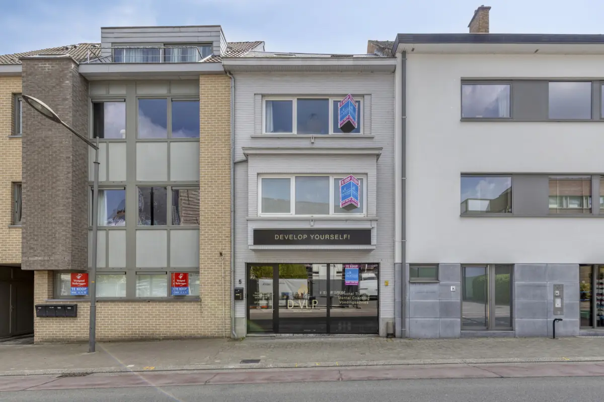 Huis te  koop in Nieuwerkerken 9320 349000.00€ 3 slaapkamers 196.00m² - Zoekertje 777982