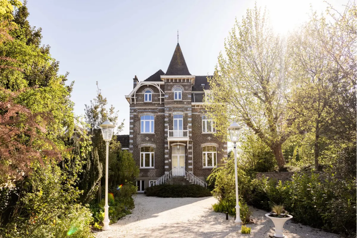 Handelszaak te  koop in Oudenaarde 9700 1150000.00€  slaapkamers 851.00m² - Zoekertje 779505