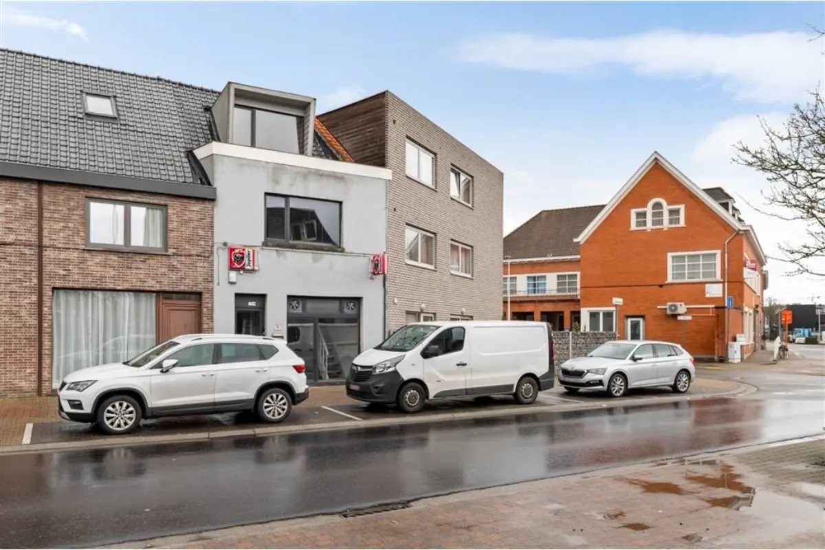 Handelszaak te  koop in Lokeren 9160 219900.00€  slaapkamers 175.00m² - Zoekertje 780122