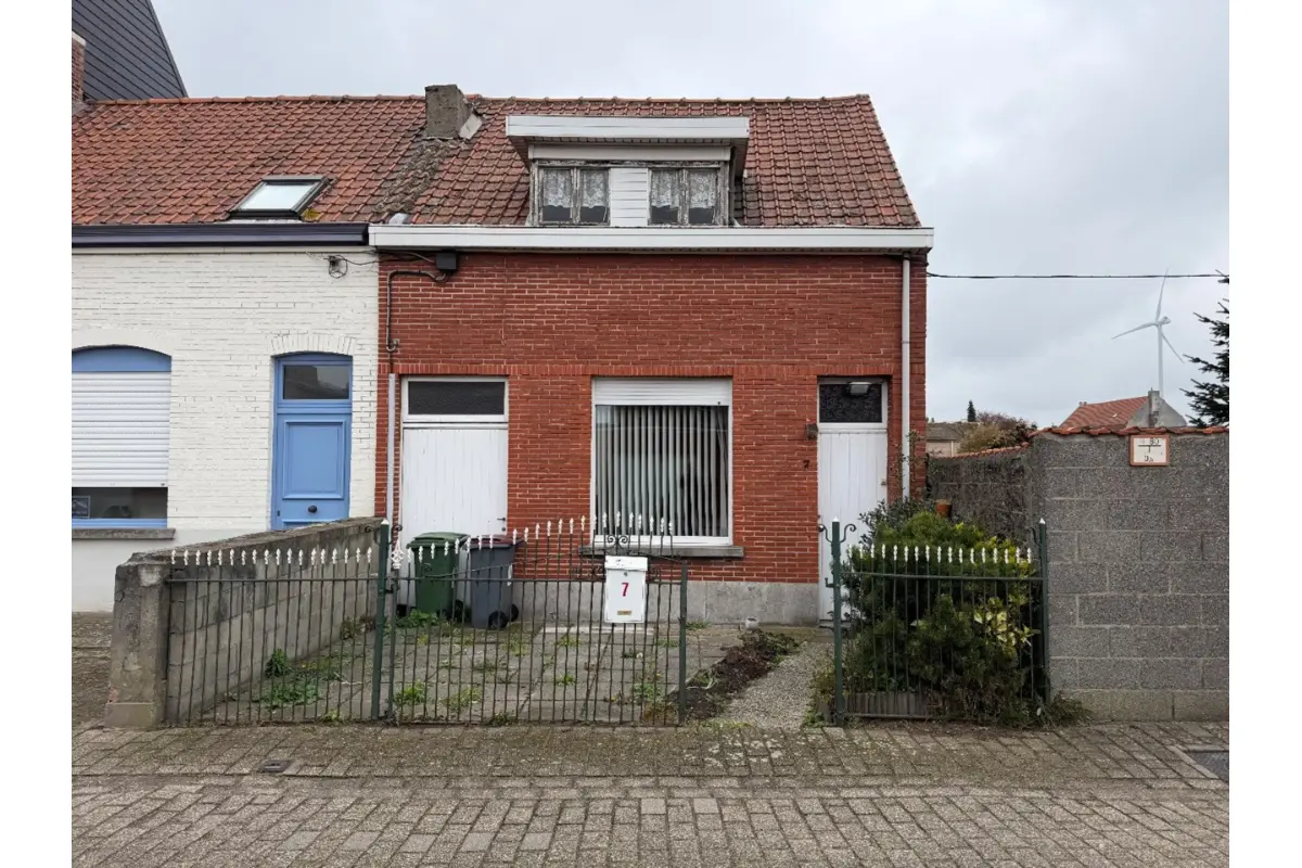 Huis te  koop in Zelzate 9060 90000.00€ 2 slaapkamers 144.00m² - Zoekertje 780298