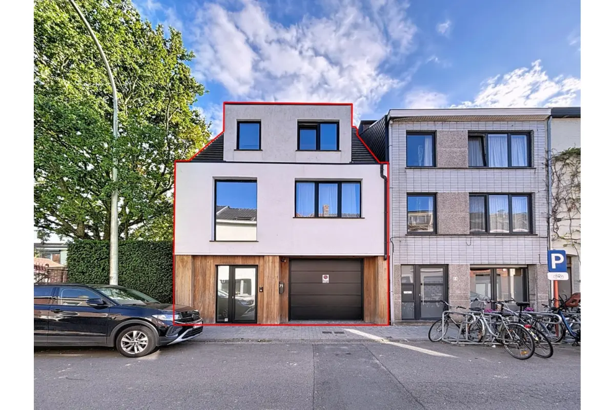 Huis te  koop in Sint-Amandsberg 9040 755000.00€ 4 slaapkamers 257.00m² - Zoekertje 782573