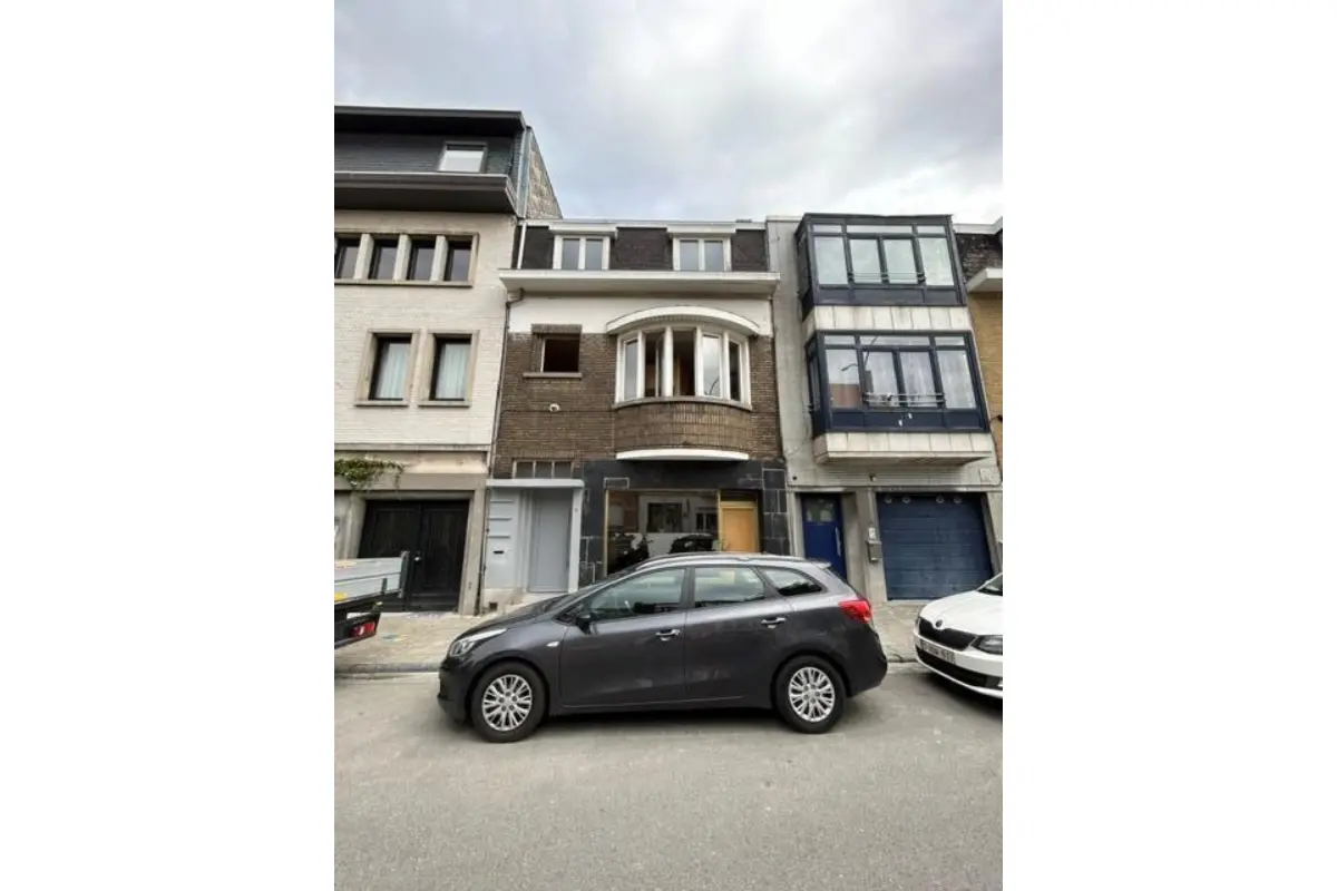 Huis te  koop in Sint-Niklaas 9100 210000.00€ 5 slaapkamers m² - Zoekertje 784783