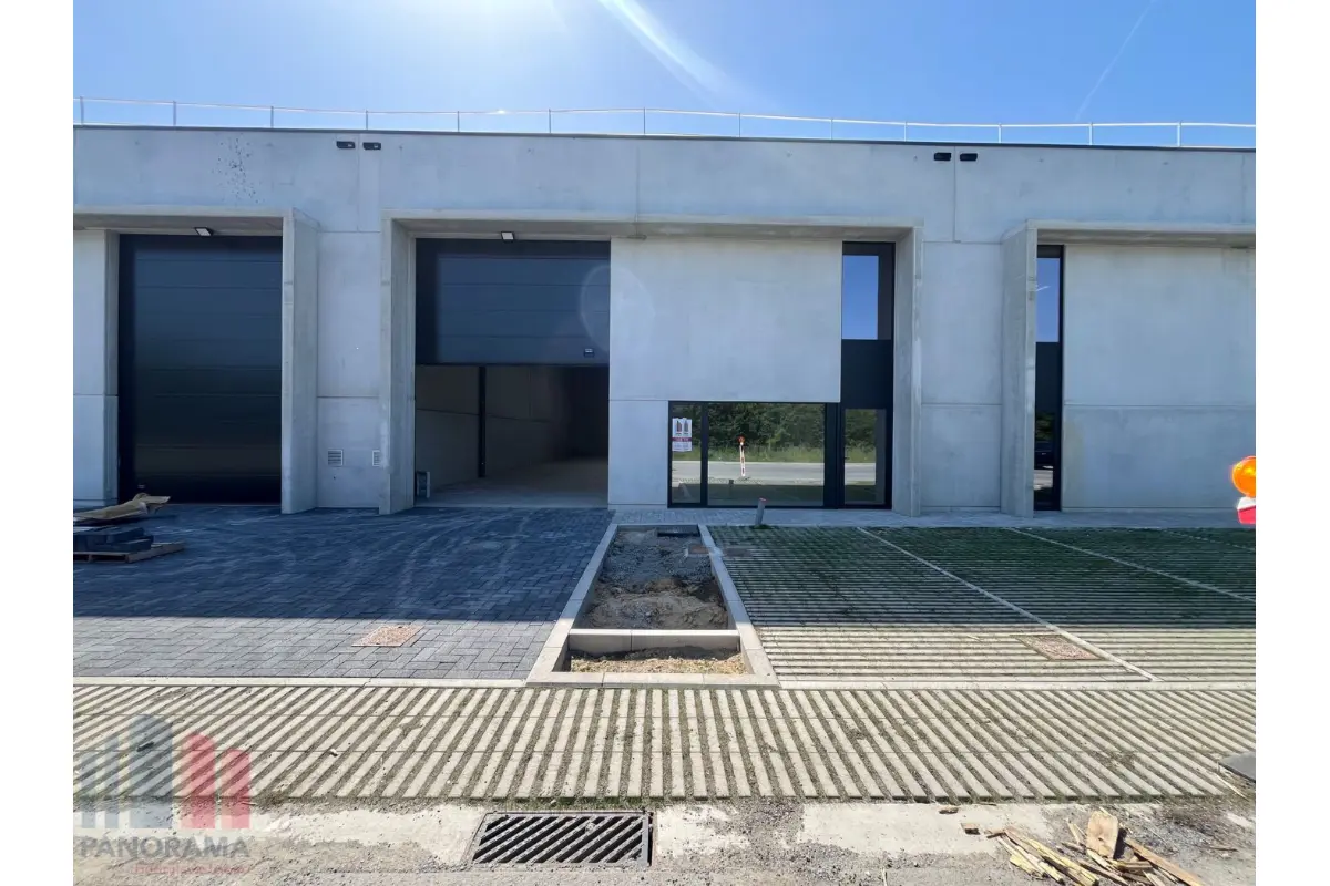 Handelszaak te  huur in Aalst 9300 2000.00€  slaapkamers 300.00m² - Zoekertje 787667