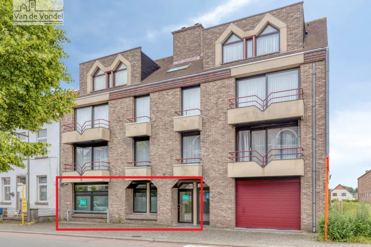 Handelszaak te  koop in Erembodegem 9320 275000.00€  slaapkamers 185.00m² - Zoekertje 786976