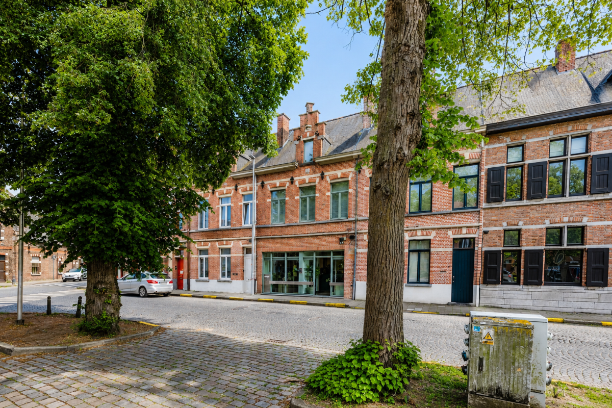 Handelszaak te  in Sint-Denijs-Westrem 9051 1250.00€  slaapkamers 101.00m² - Zoekertje 788398