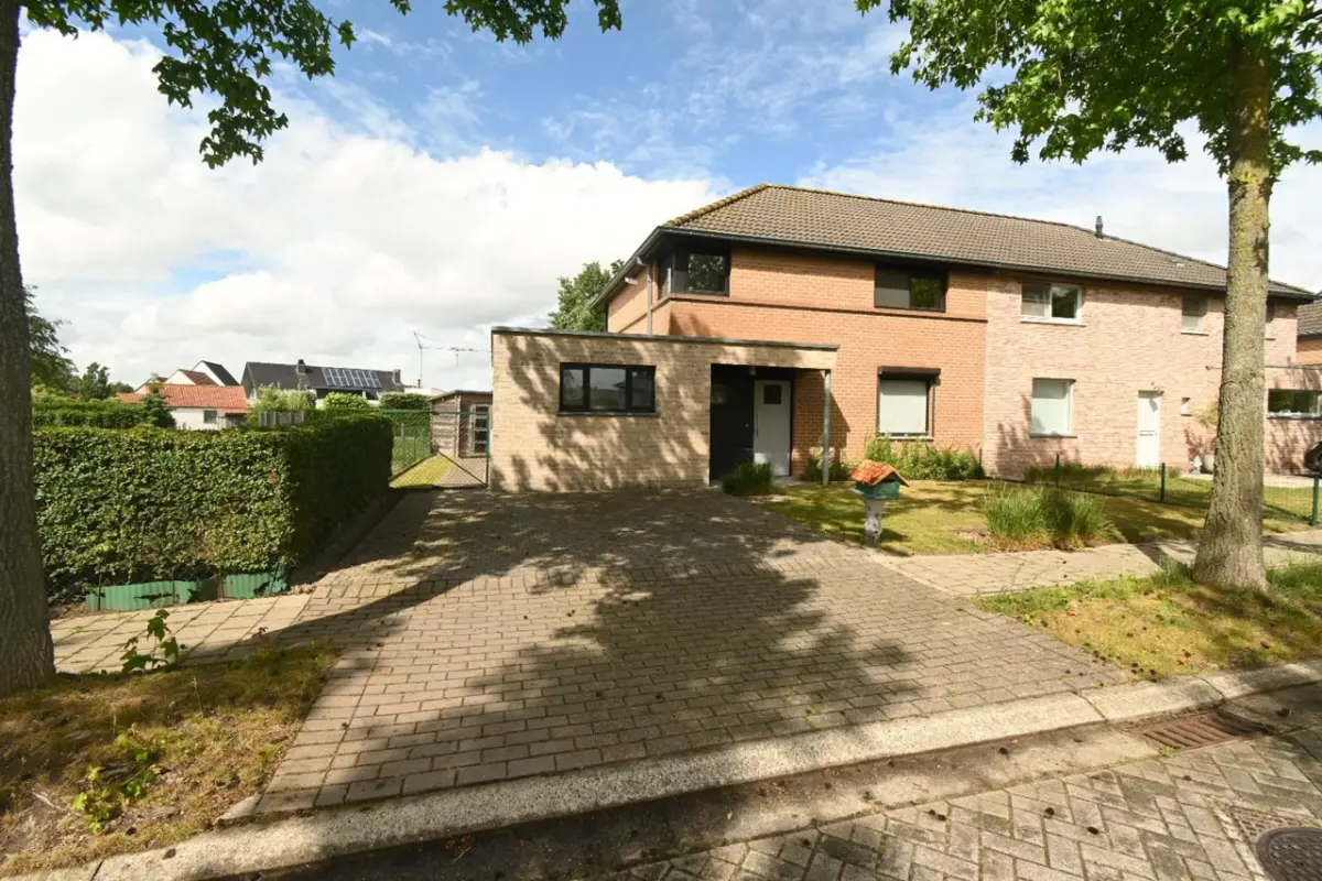 Huis te  huur in Maldegem 9990 950.00€ 3 slaapkamers 148.00m² - Zoekertje 789954