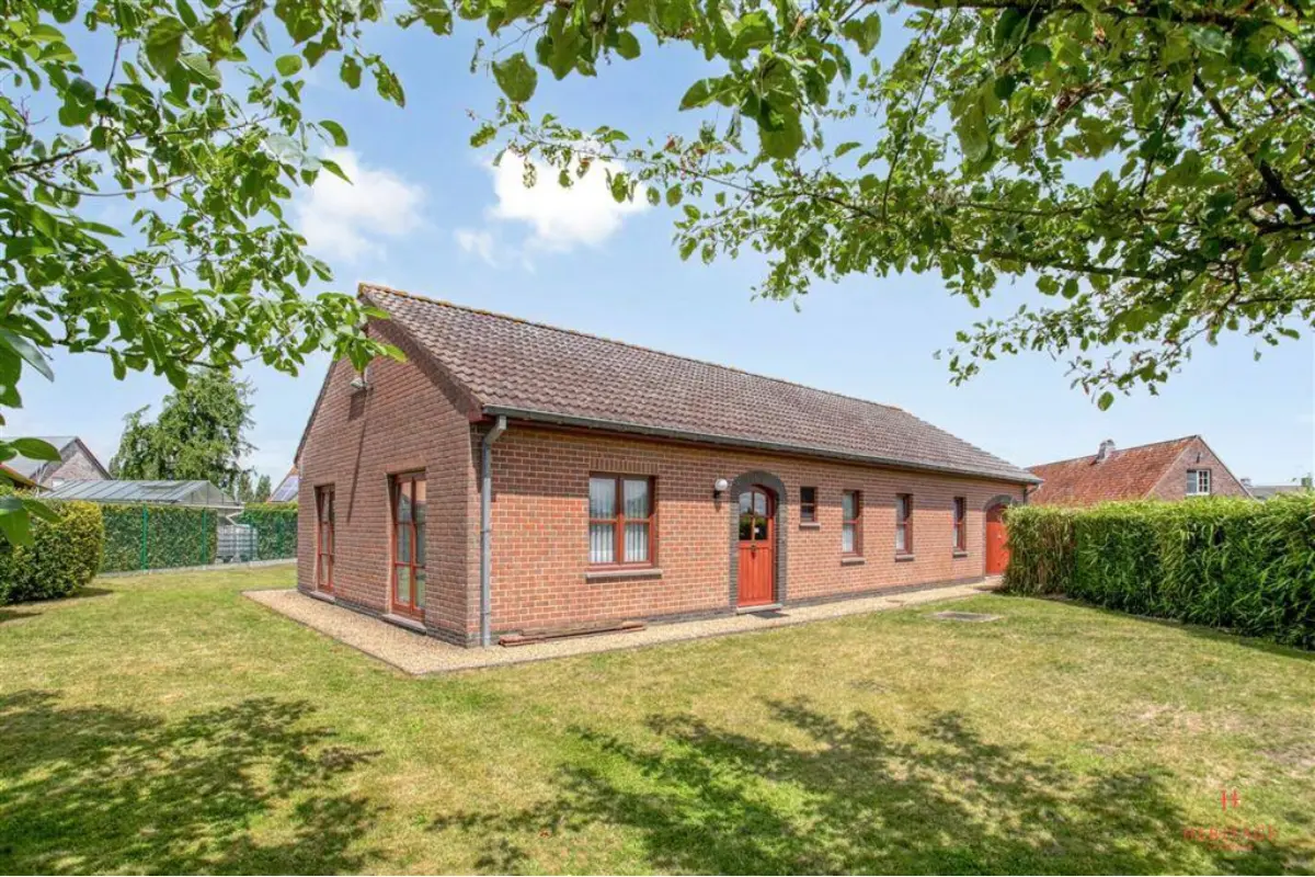 Huis te  koop in Poesele 9850 395000.00€ 3 slaapkamers 138.00m² - Zoekertje 790766