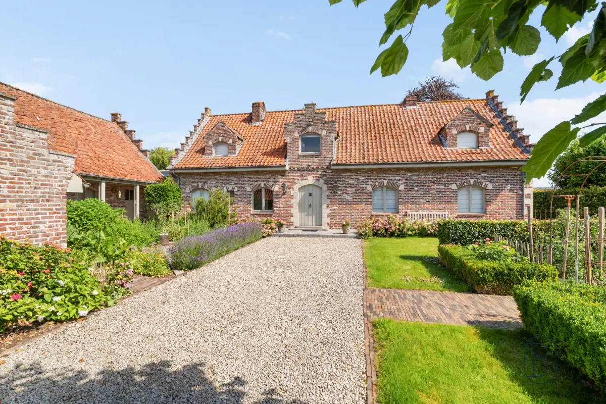 Huis te  in Amougies 7750 595000.00€ 4 slaapkamers 411.00m² - Zoekertje 790107
