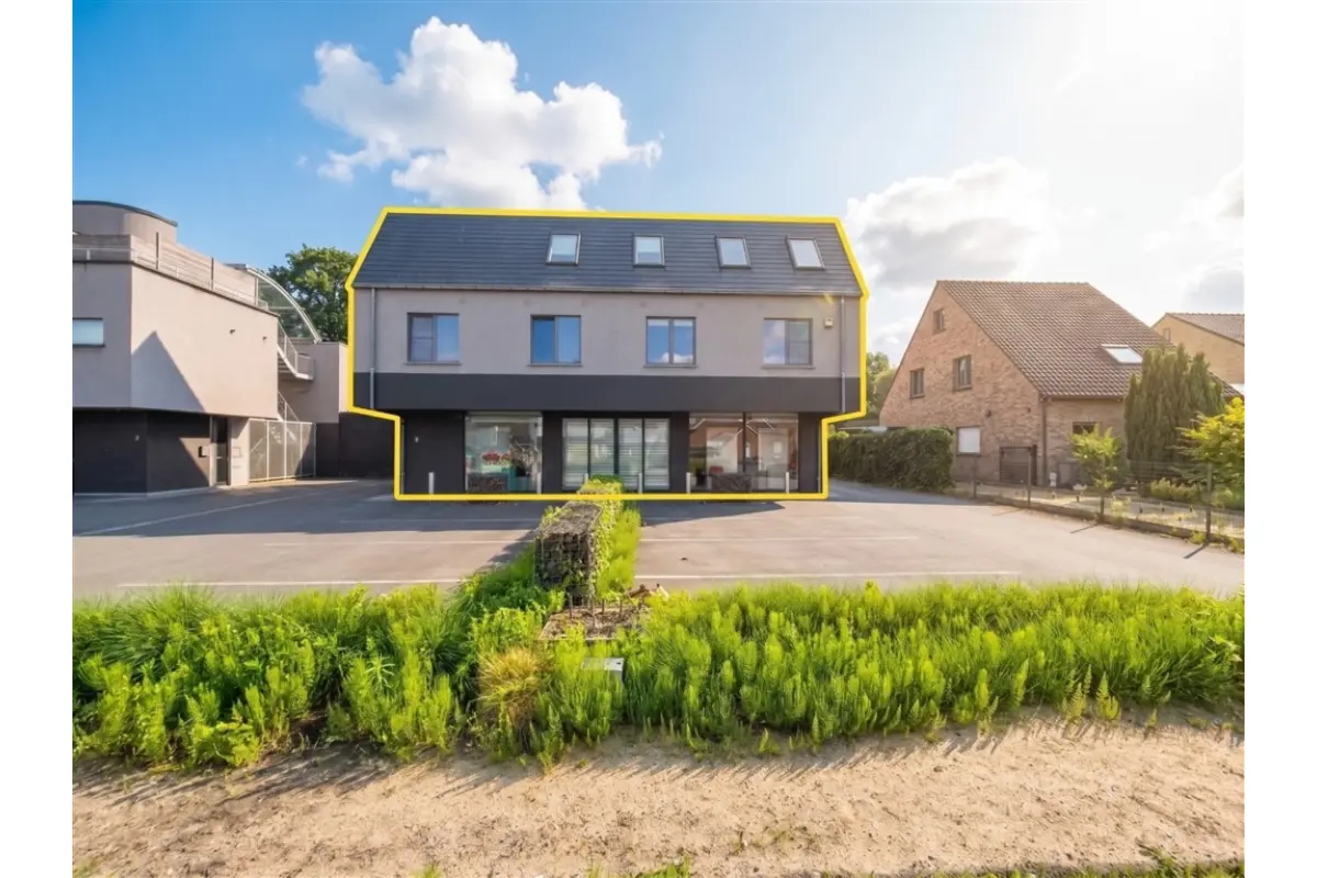 Mixgebouw te  koop in Sint-Pauwels 9170 1200000.00€ 7 slaapkamers 636.00m² - Zoekertje 792522