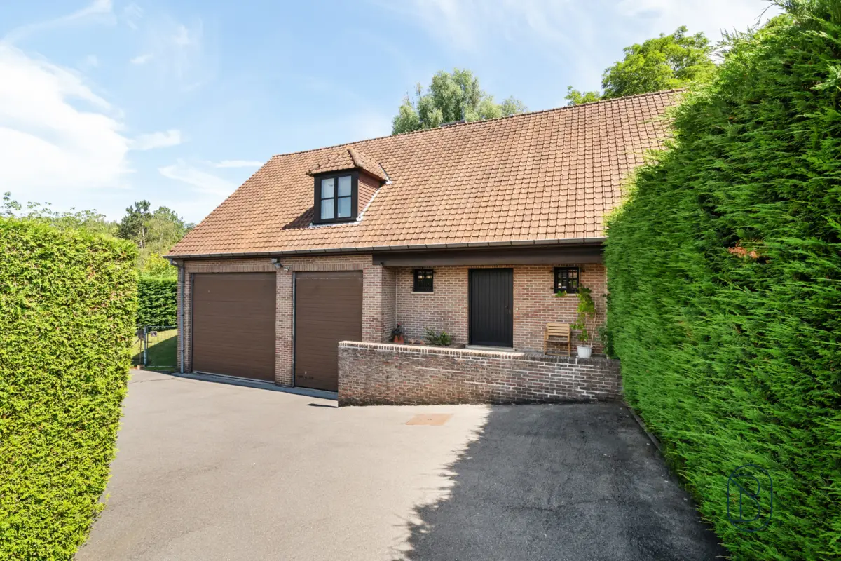 Villa te  in Moeskroen 7700 519000.00€ 4 slaapkamers 420.00m² - Zoekertje 792577
