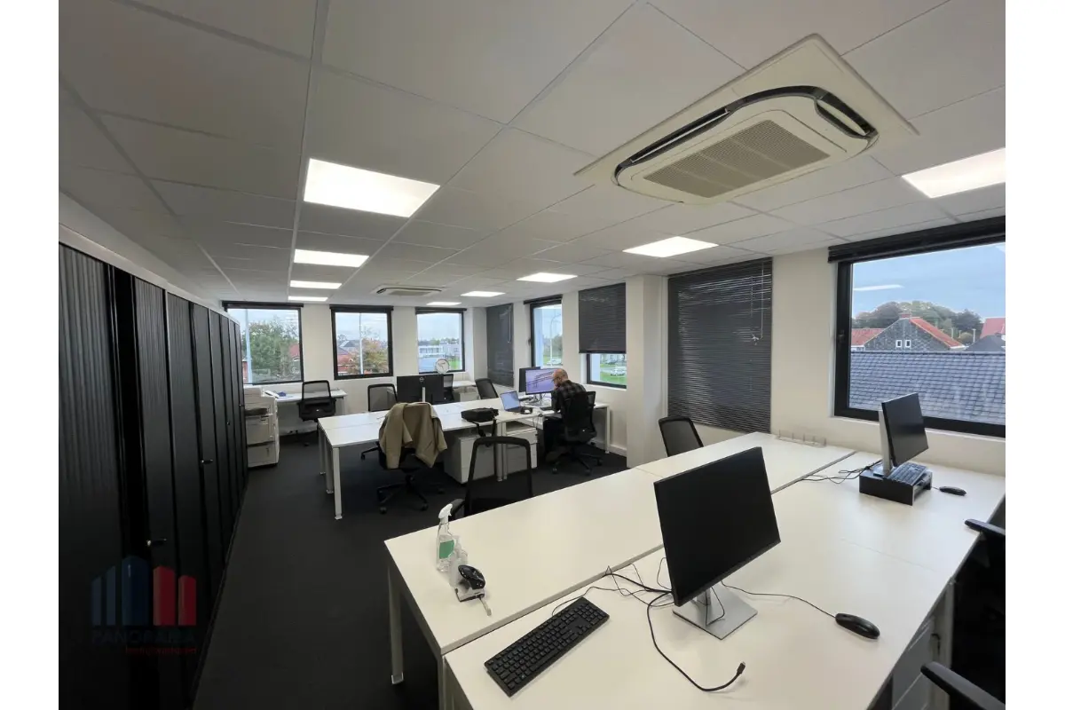 Handelszaak te  huur in Lochristi 9080 2800.00€  slaapkamers 50.00m² - Zoekertje 794414