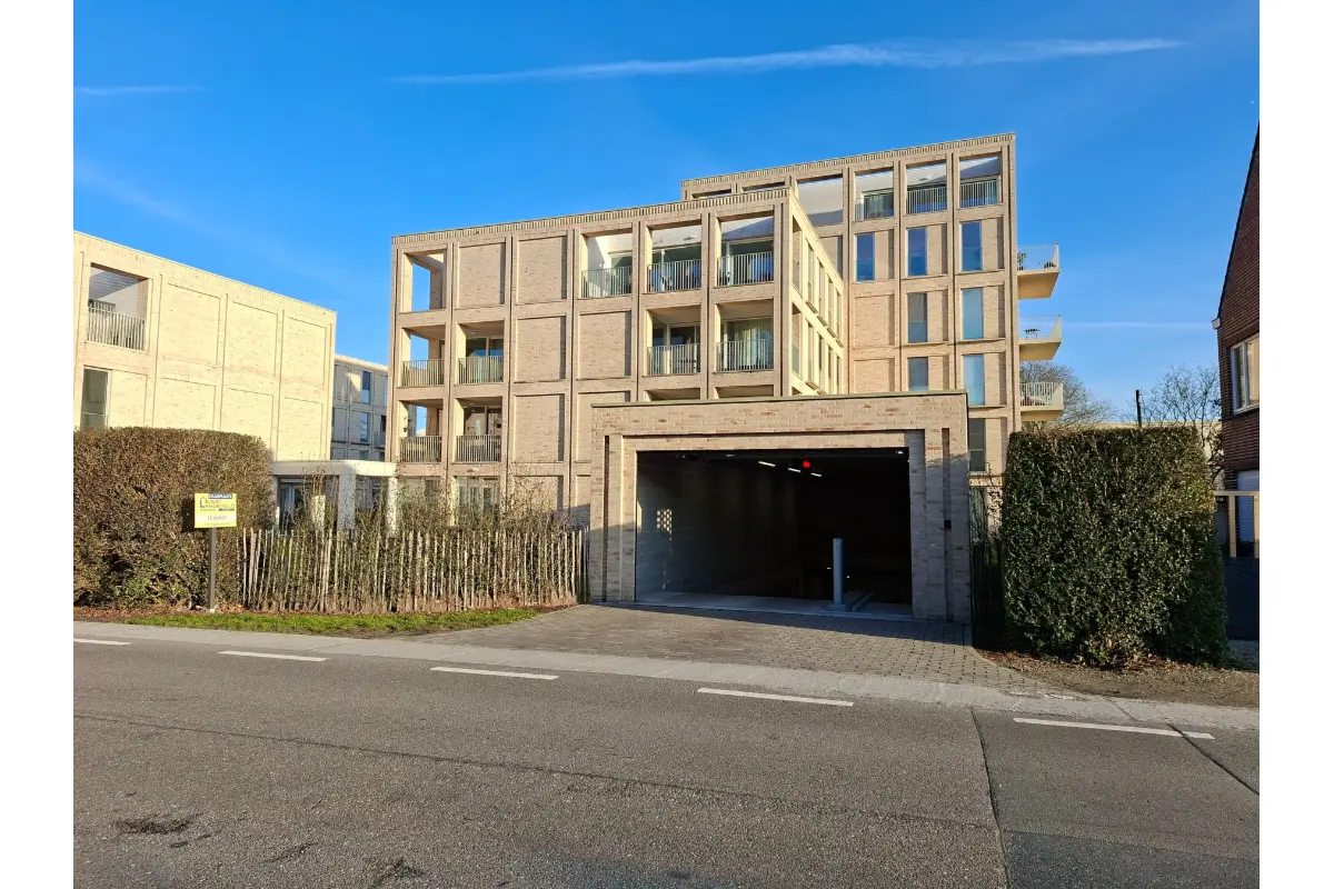 Parking & garage te  koop in Zwijnaarde 9052 25000.00€  slaapkamers m² - Zoekertje 797957