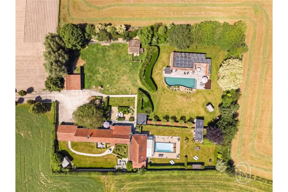 Handelszaak te  koop in Kruishoutem 9770 1250000.00€ 4 slaapkamers 300.00m² - Zoekertje 798460
