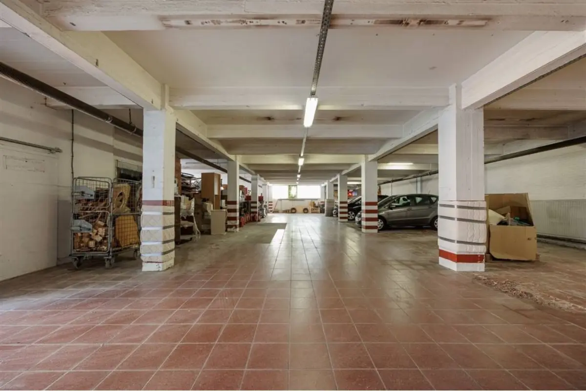 Handelszaak te  koop in Sint-Niklaas 9100 595000.00€  slaapkamers 1300.00m² - Zoekertje 799735