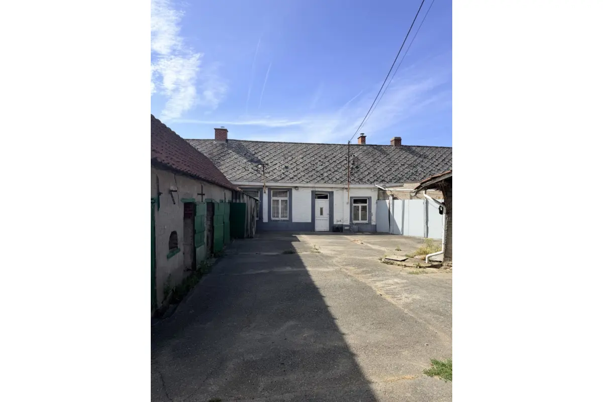 Bungalow te  koop in Smeerebbe-Vloerzegem 9506 275000.00€ 1 slaapkamers 150.00m² - Zoekertje 804359