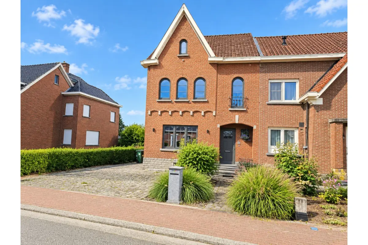 Huis te  koop in Moerbeke 9500 460000.00€ 2 slaapkamers m² - Zoekertje 808441