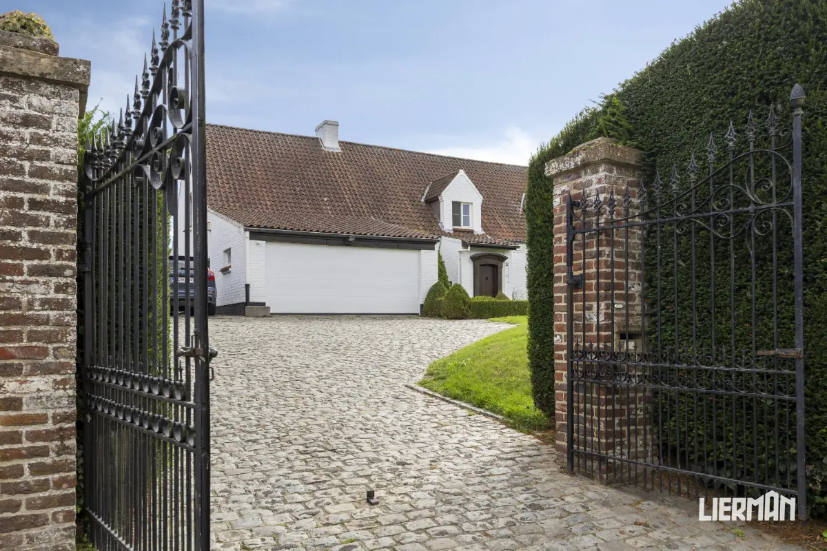 Huis te  koop in Voorde 9400 589000.00€ 4 slaapkamers 264.00m² - Zoekertje 809937