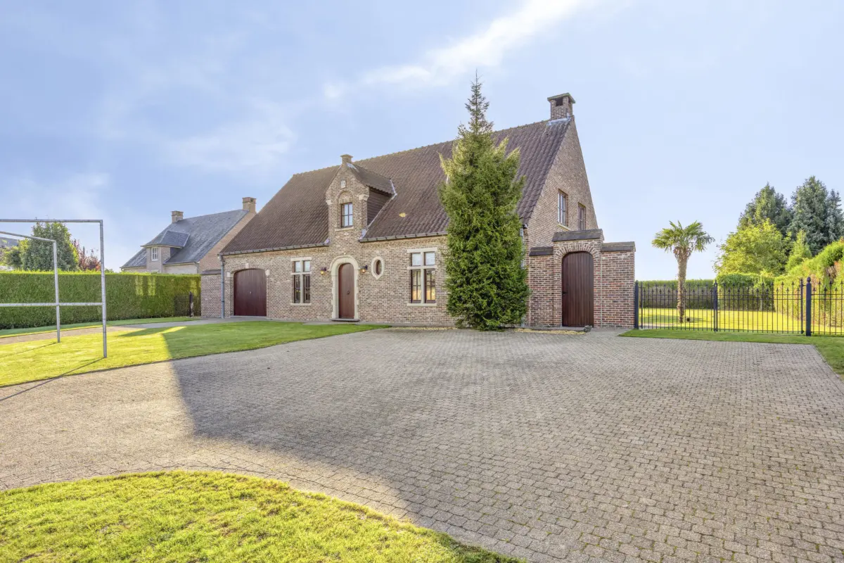 Villa te  koop in Meerbeke 9402 749000.00€ 5 slaapkamers 287.00m² - Zoekertje 811313