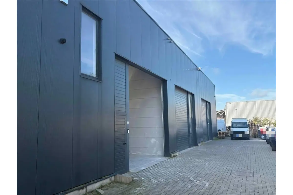 Handelszaak te  koop in Nieuwkerken-Waas 9100 295000.00€  slaapkamers m² - Zoekertje 814052