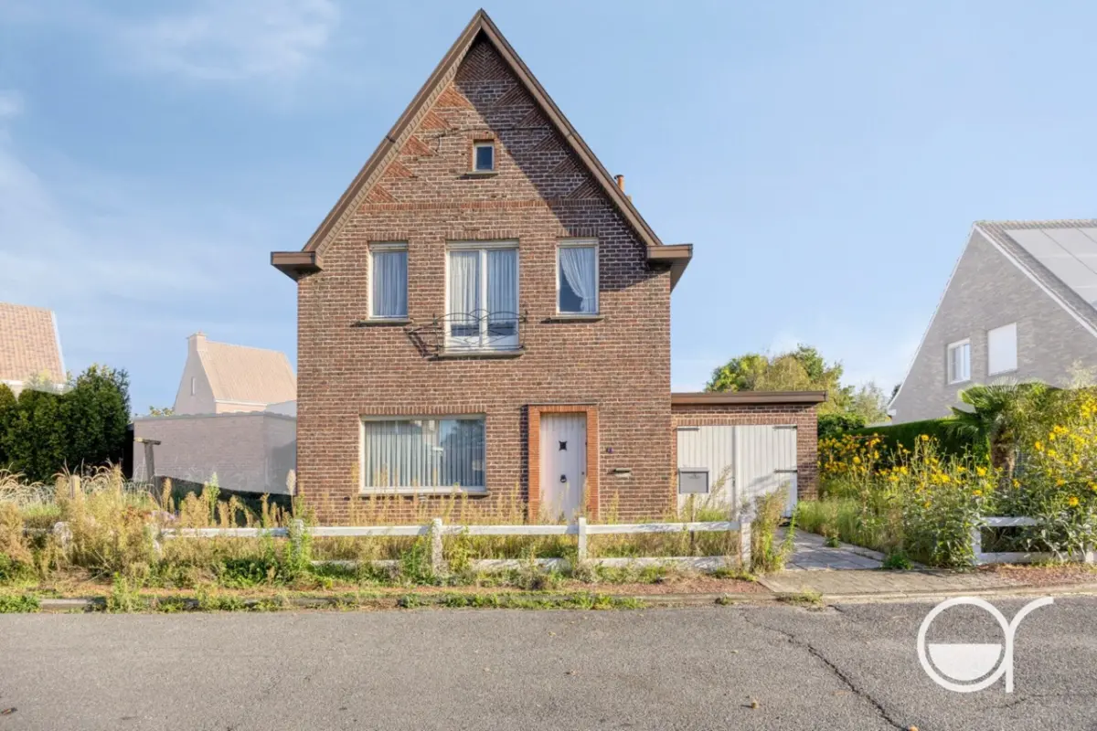 Huis te  koop in Zwijnaarde 9052 330000.00€  slaapkamers 189.00m² - Zoekertje 821138
