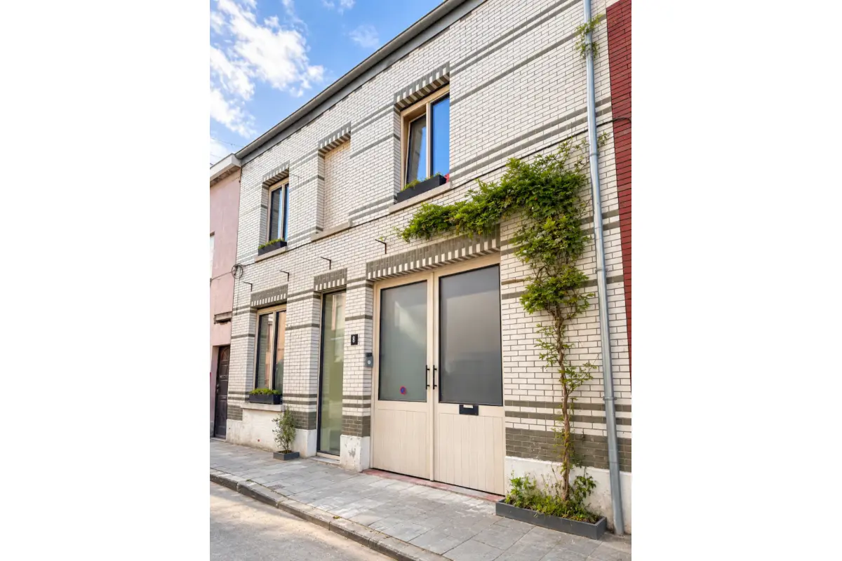 Huis te  huur in Sint-Amandsberg 9040 1850.00€  slaapkamers m² - Zoekertje 823259