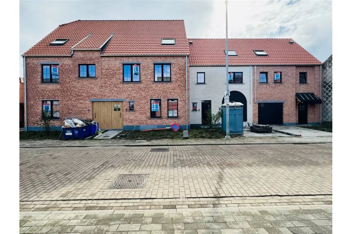 Huis te  huur in De Klinge 9170 1350.00€ 4 slaapkamers m² - Zoekertje 823281