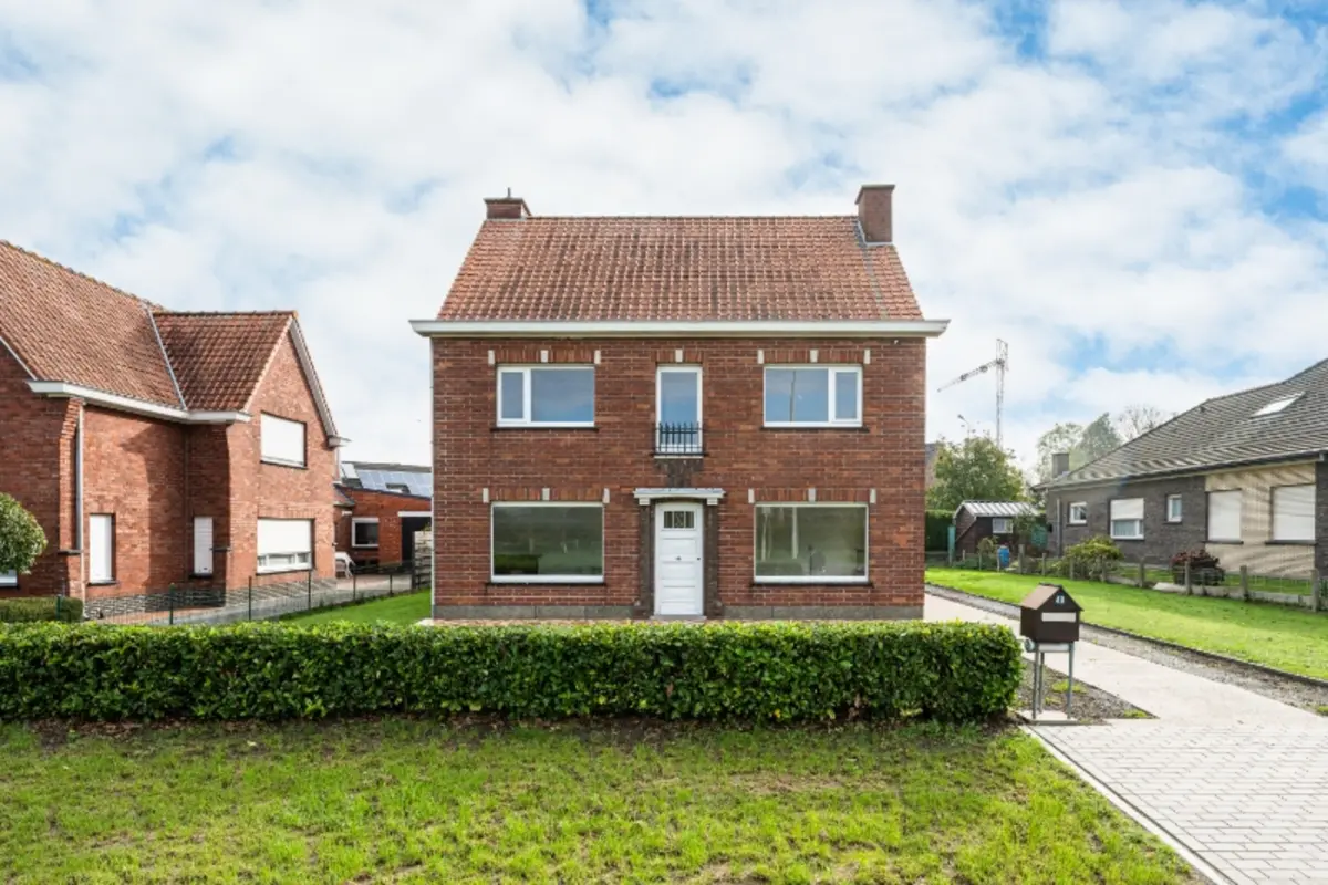 Huis te  koop in Knesselare 9910 290000.00€ 3 slaapkamers 144.00m² - Zoekertje 826828